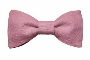 Nœud papillon vieux rose, idéal pour un mariage, une cérémonie ou une tenue habillée.