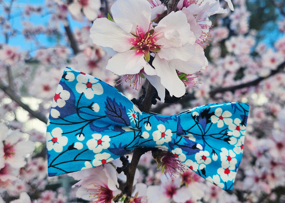 Nœud papillon liberty turquoise raffiné, idéal pour look champêtre ou estival