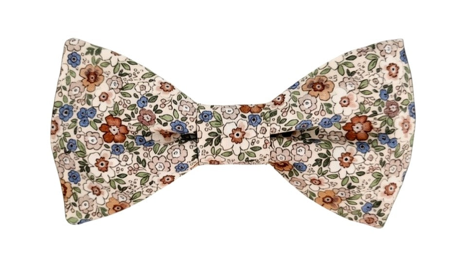 Nœud papillon liberty terracotta bleu et vert anis raffiné, parfait pour look bohème.