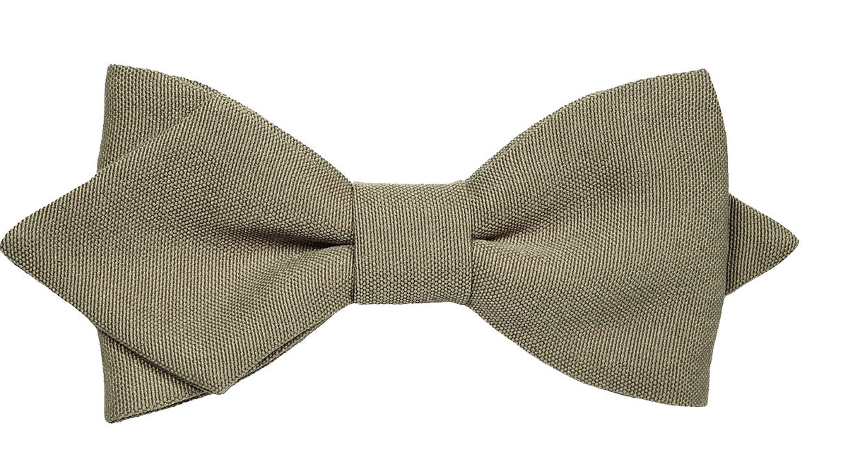 Nœud papillon beige tabac pour homme, accessoire élégant pour mariage et cérémonie.
