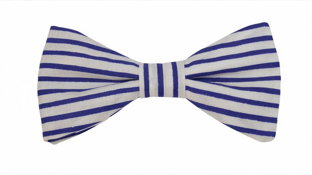 Nœud papillon rayé bleu nuit et blanc style marinière.