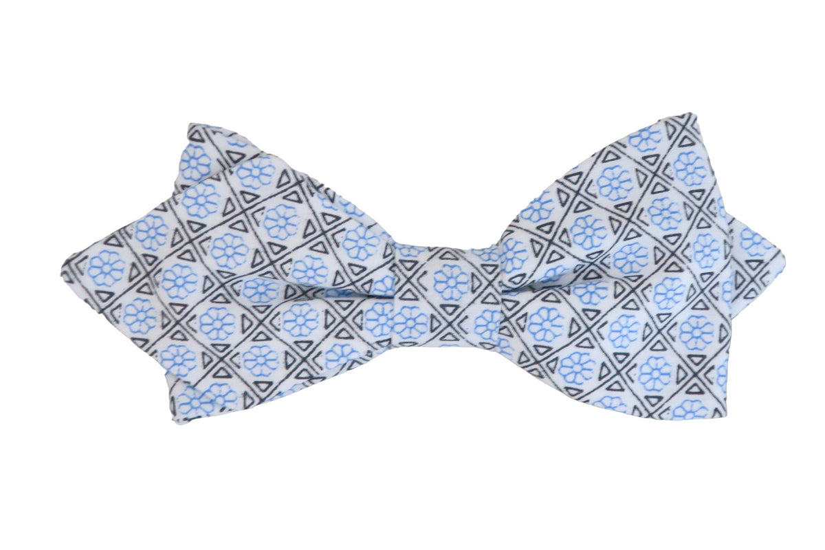 Noeud papillon bleu ciel sur fond blanc effet mosaïque - Effet Noeud Pap