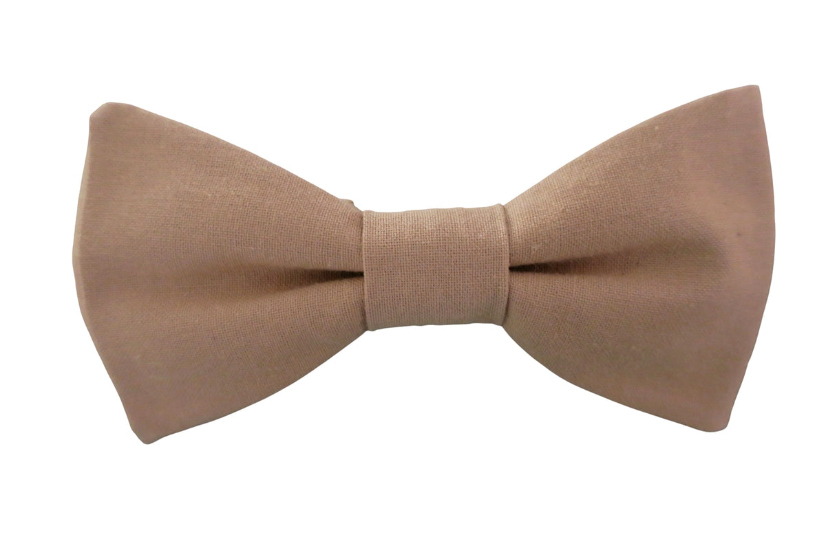 Nœud papillon couleur café au lait, dans une teinte beige chaleureuse et élégante.