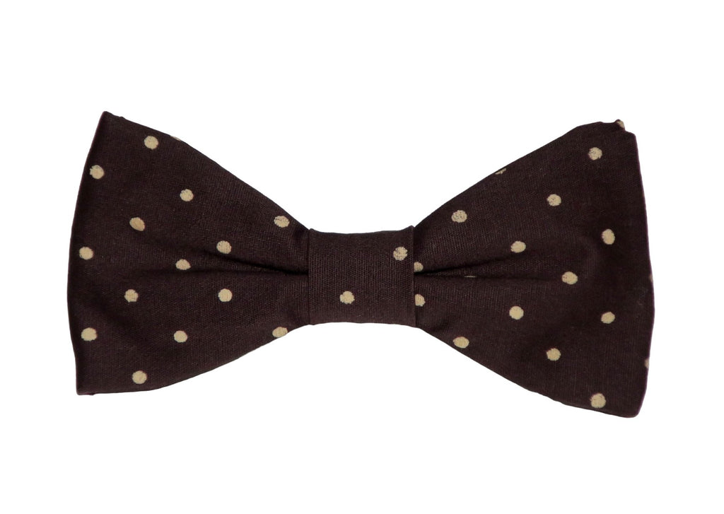 Nœud papillon élégant en chocolat agrémenté de pois beige pour une touche de sophistication discrète