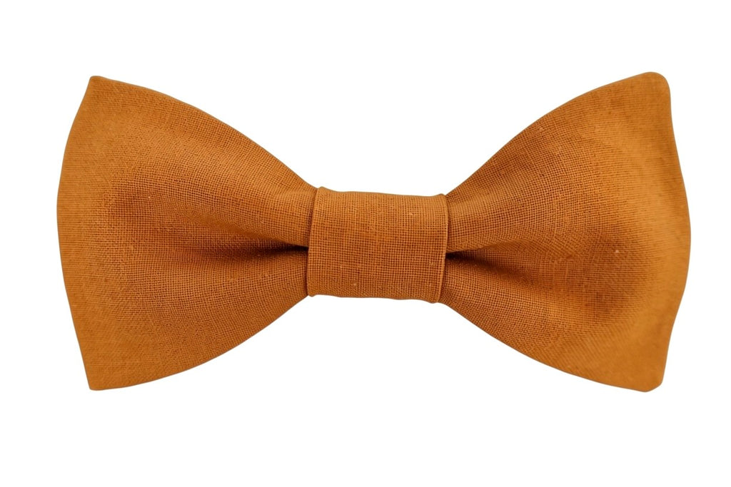 Nœud papillon cognac raffiné, parfait pour look chic et événement élégant