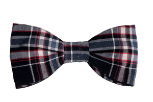 Nœud papillon écossais tons de bleu et de rouge, un classique intemporel pour un style élégant et traditionnel