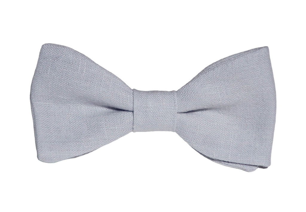 Nœud papillon  gris perle : une rencontre parfaite entre la sophistication et la décontraction. Confectionné avec soin dans un lin de qualité, ce nœud papillon incarne l'élégance naturelle