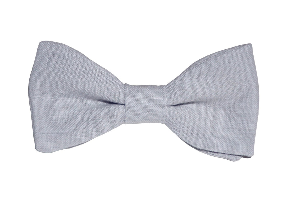 Nœud papillon  gris perle : une rencontre parfaite entre la sophistication et la décontraction. Confectionné avec soin dans un lin de qualité, ce nœud papillon incarne l'élégance naturelle