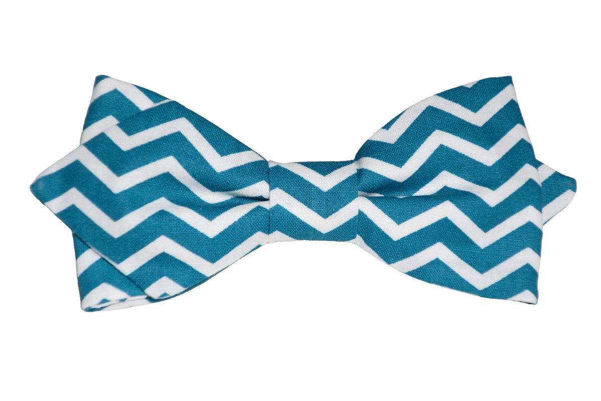 Nœud papillon à motif artistique en bleu pétrole, une touche d'expression créative pour un style distinctif et contemporain