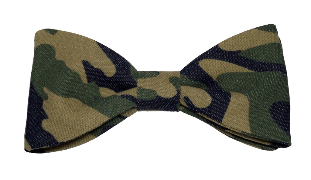 Nœud papillon à l'imprimé militaire, un accessoire audacieux pour une touche de style camouflage