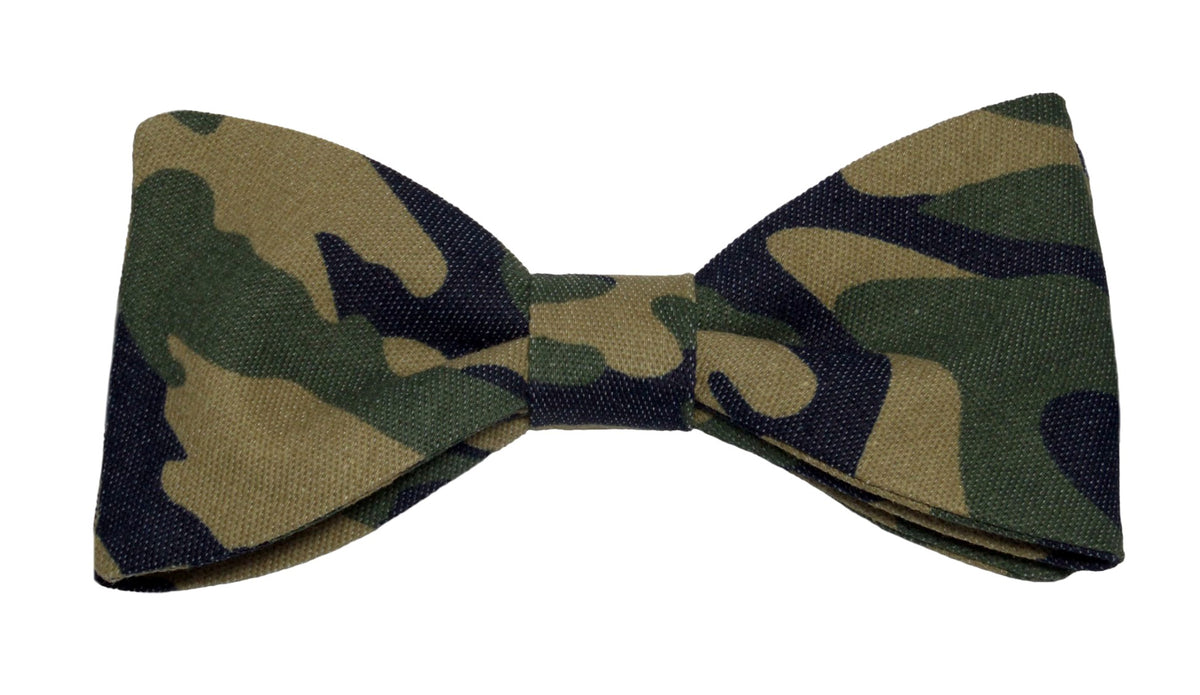 Nœud papillon à l'imprimé militaire, un accessoire audacieux pour une touche de style camouflage