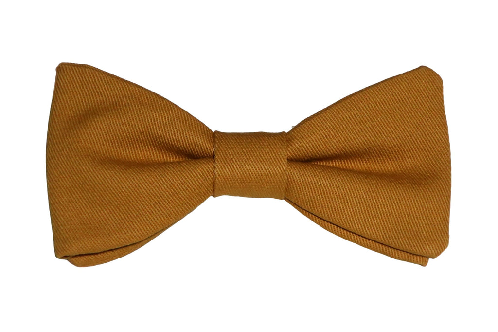 Nœud papillon  jaune curry : une teinte vibrante, une explosion audacieuse de chaleur et de style. Cet accessoire lumineux apporte une touche exotique et ensoleillée à votre tenue