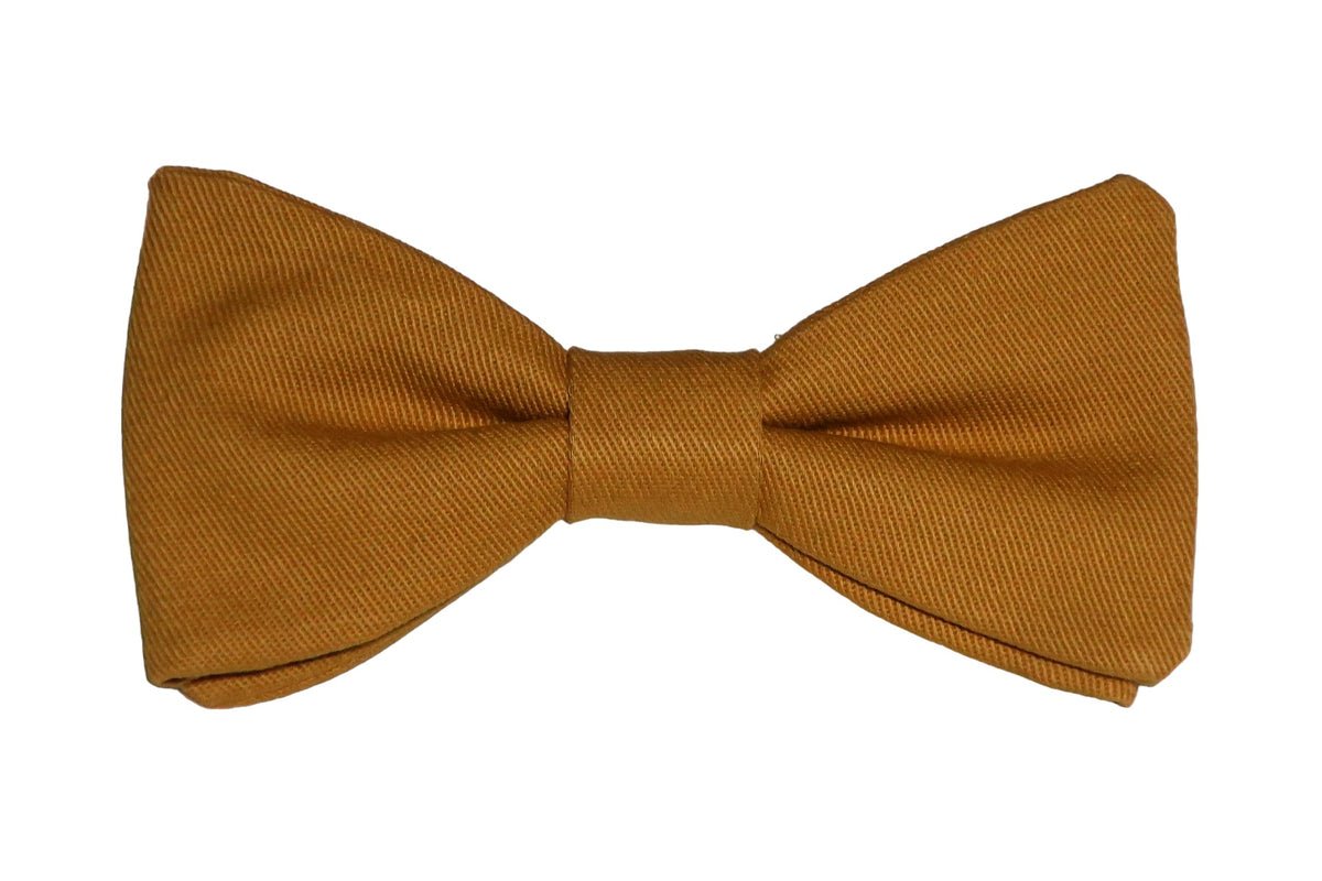 Nœud papillon  jaune curry : une teinte vibrante, une explosion audacieuse de chaleur et de style. Cet accessoire lumineux apporte une touche exotique et ensoleillée à votre tenue