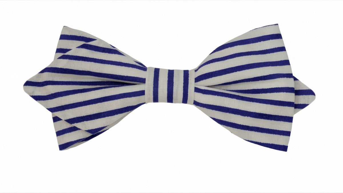 Nœud papillon rayé bleu nuit et blanc style marinière.