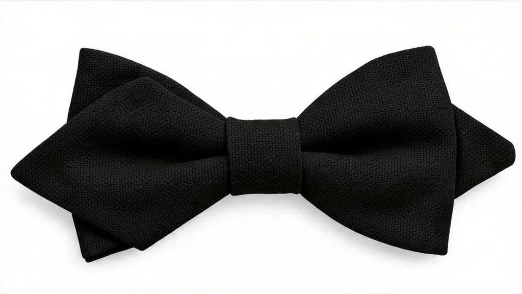 Nœud papillon uni noir jais en coton, un accessoire élégant et intemporel pour compléter une tenue de cérémonie ou un look habillé.