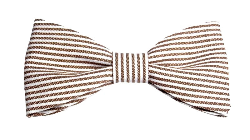 Nœud papillon rayé élégant dans des nuances de crème et de brun clair, une combinaison de couleurs chaleureuse pour un style raffiné et intemporel