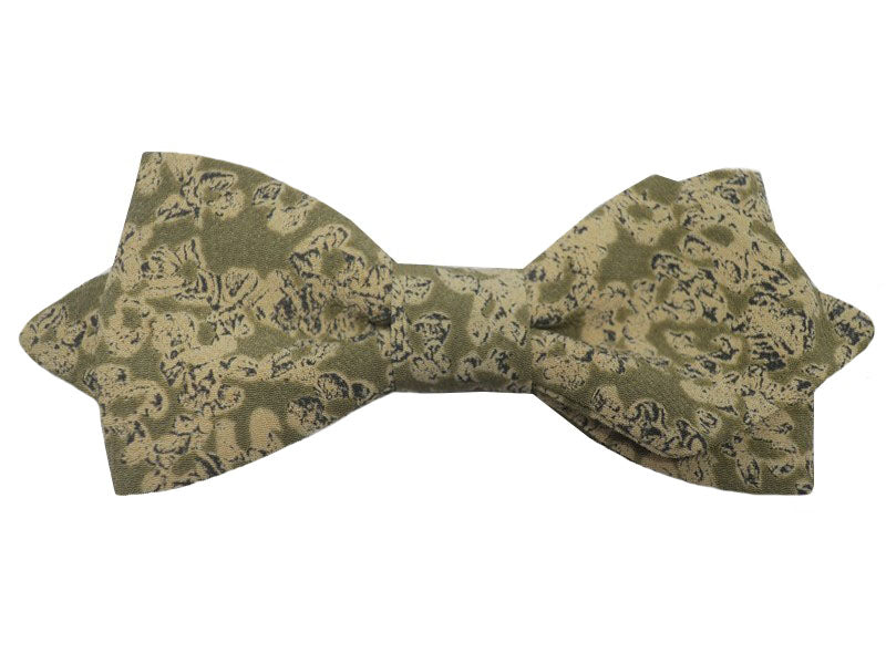 Nœud papillon en soie sauvage, une alliance raffinée de couleurs kaki et beige pour une élégance naturelle