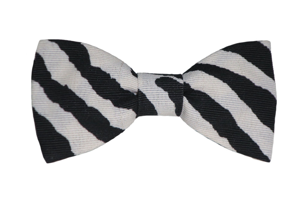 Nœud papillon rayures zébre, une touche sauvage et originale pour un style audacieux.