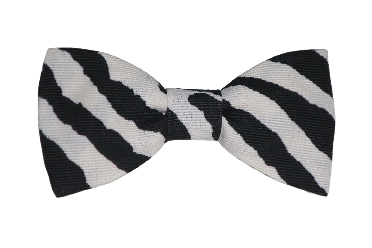 Nœud papillon rayures zébre, une touche sauvage et originale pour un style audacieux.