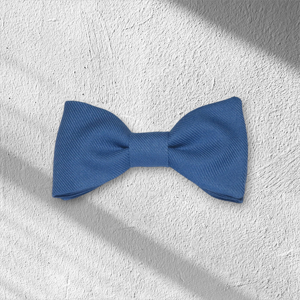 Noeud papillon bleu prusse