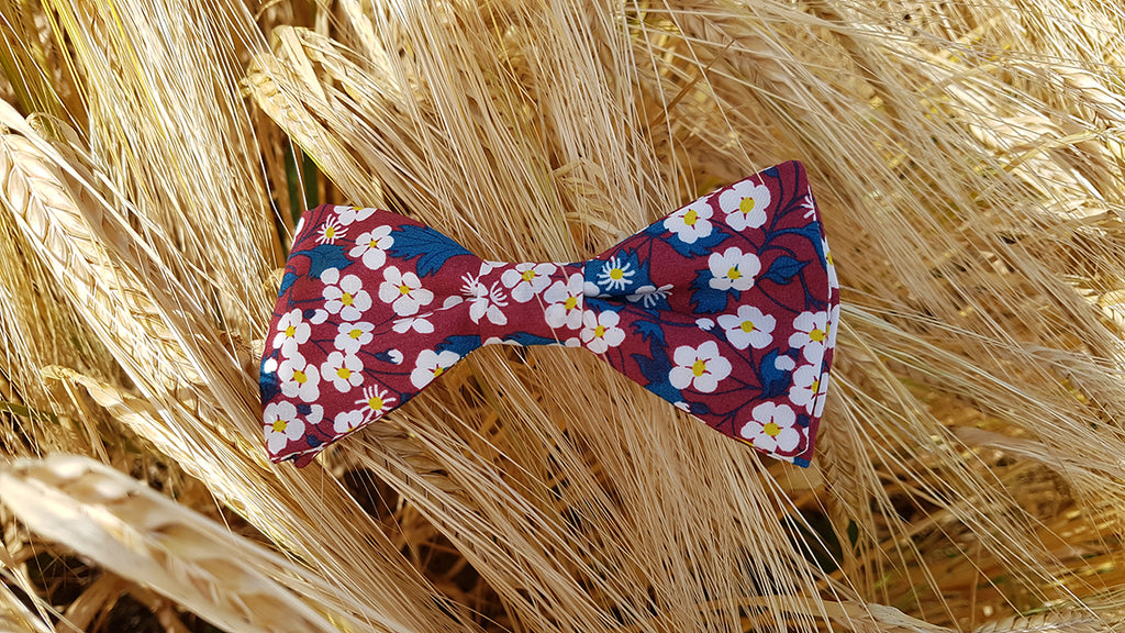 Noeud papillon fleuri libery rouge et bleu