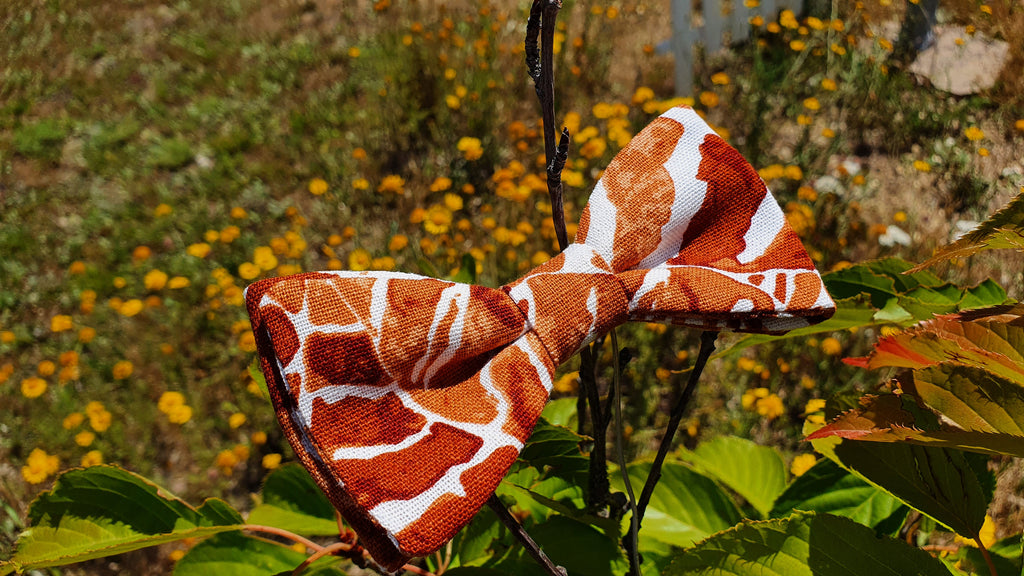 Noeud papillon feuilles tropicales