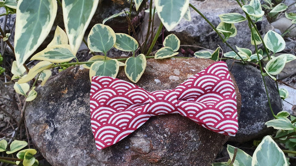 Noeud papillon rouge en tissu japonais "vagues"