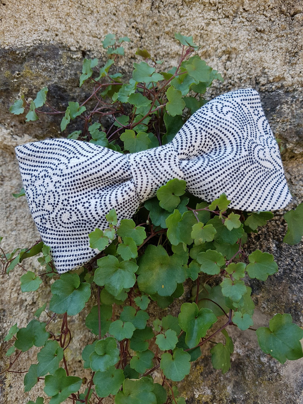 Nœud papillon écru en tissu japonais pointillés noirs - Effet Noeud Papillon