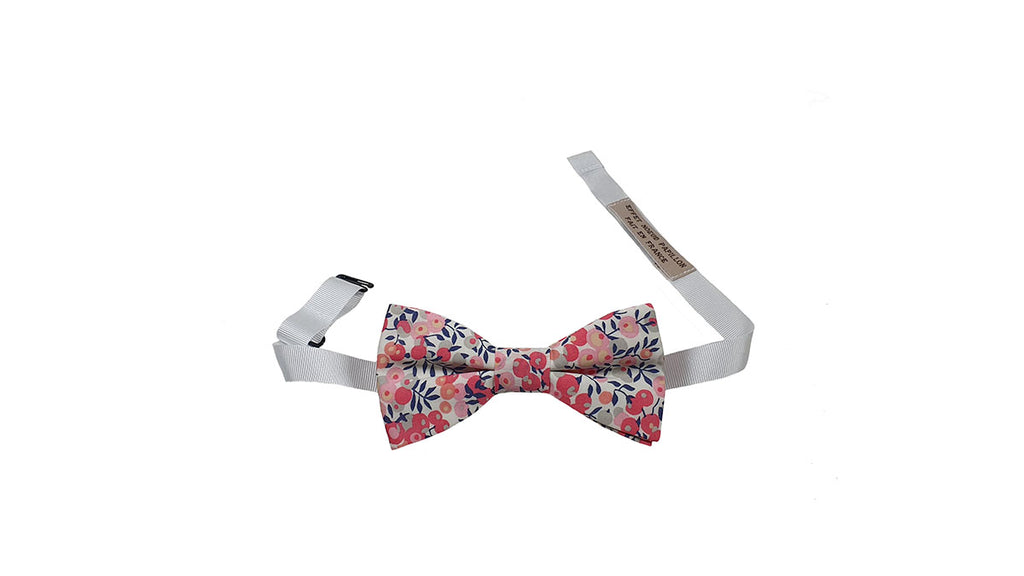 Noeud papillon Liberty Pêche monté sur son tour de cou réglable