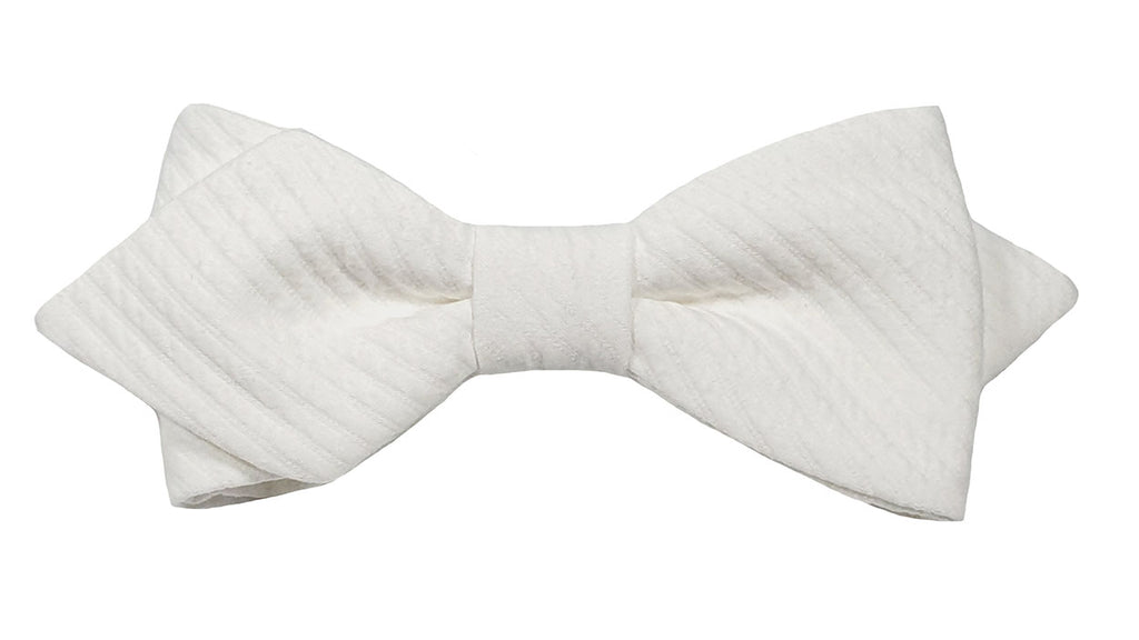 Noeud papillon blanc motifs ton sur ton, forme à pointes