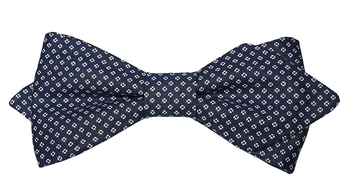 Noeud papillon bleu foncé motifs blancs