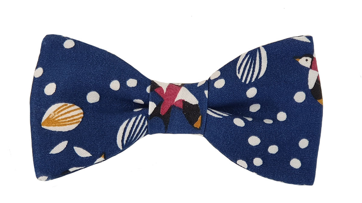 Noeud papillon bleu outremer et blanc motifs oiseaux