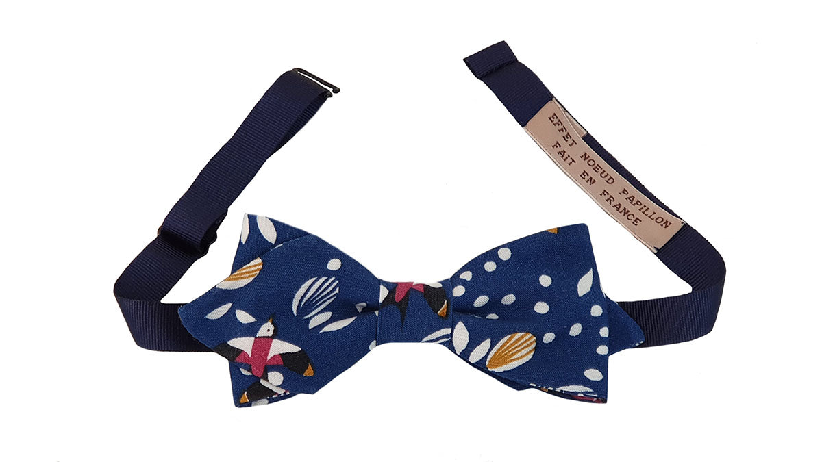 Noeud papillon bleu outremer et blanc motifs oiseaux