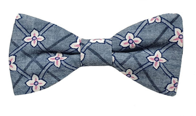 Noeud papillon fleuri bleu pastel et blanc