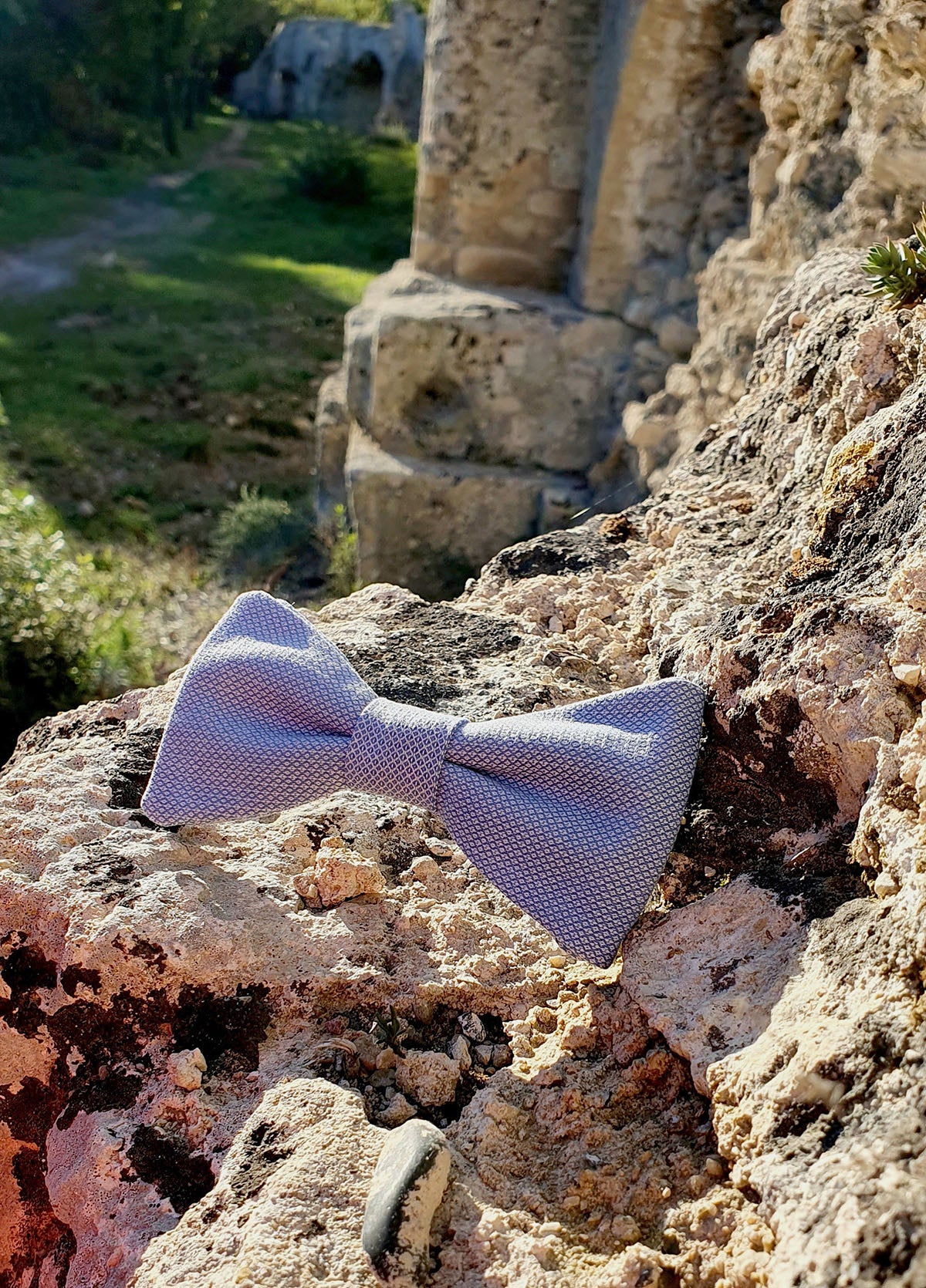 Noeud papillon à carreaux bleu acier sur fond bleu clair - Effet Noeud Pap