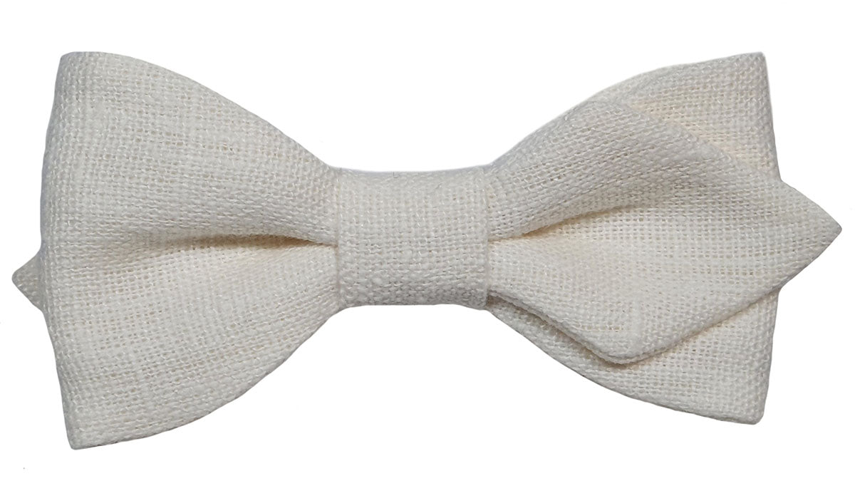 Nœud papillon couleur ivoire en lin naturel.