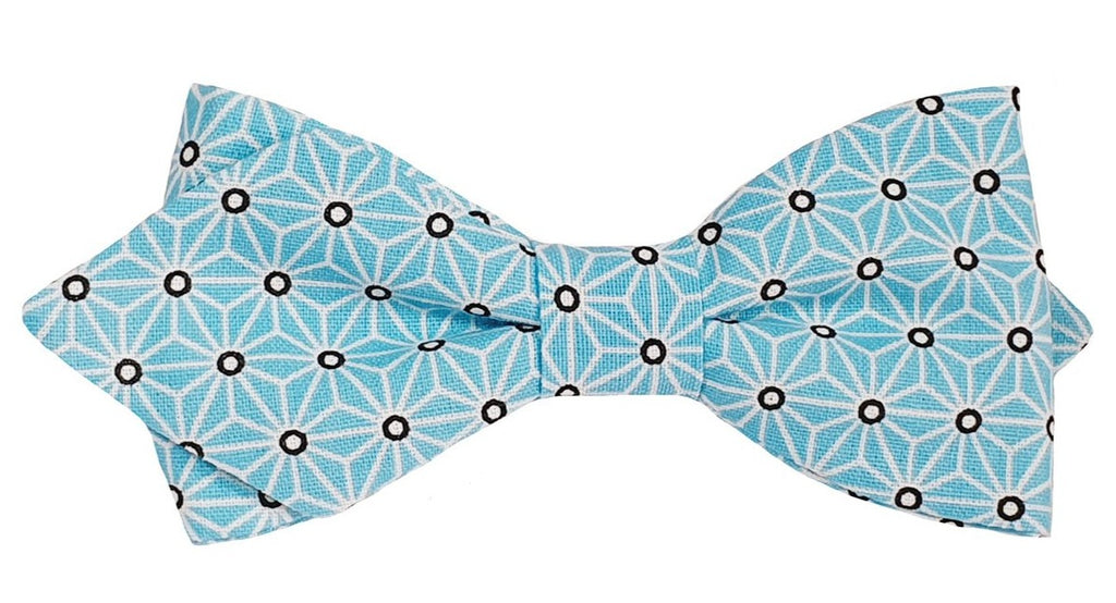 Noeud papillon japonais turquoise étoiles, forme à pointes